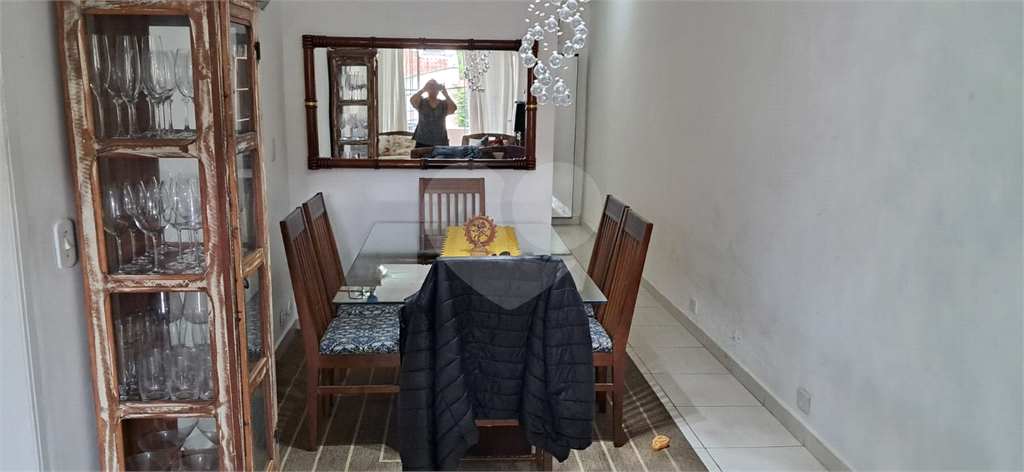 Casa Assobradada, com 03 dormitórios, sendo 01 suíte, 03 banheiros, 03 vagas e churrasqueira