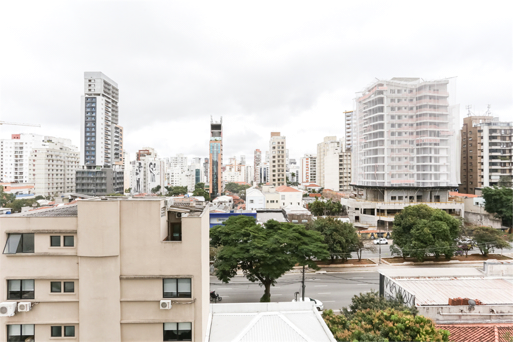 APARTAMENTO À VENDA COM, 3 QUARTOS E 1 VAGA EM PINHEIROS.