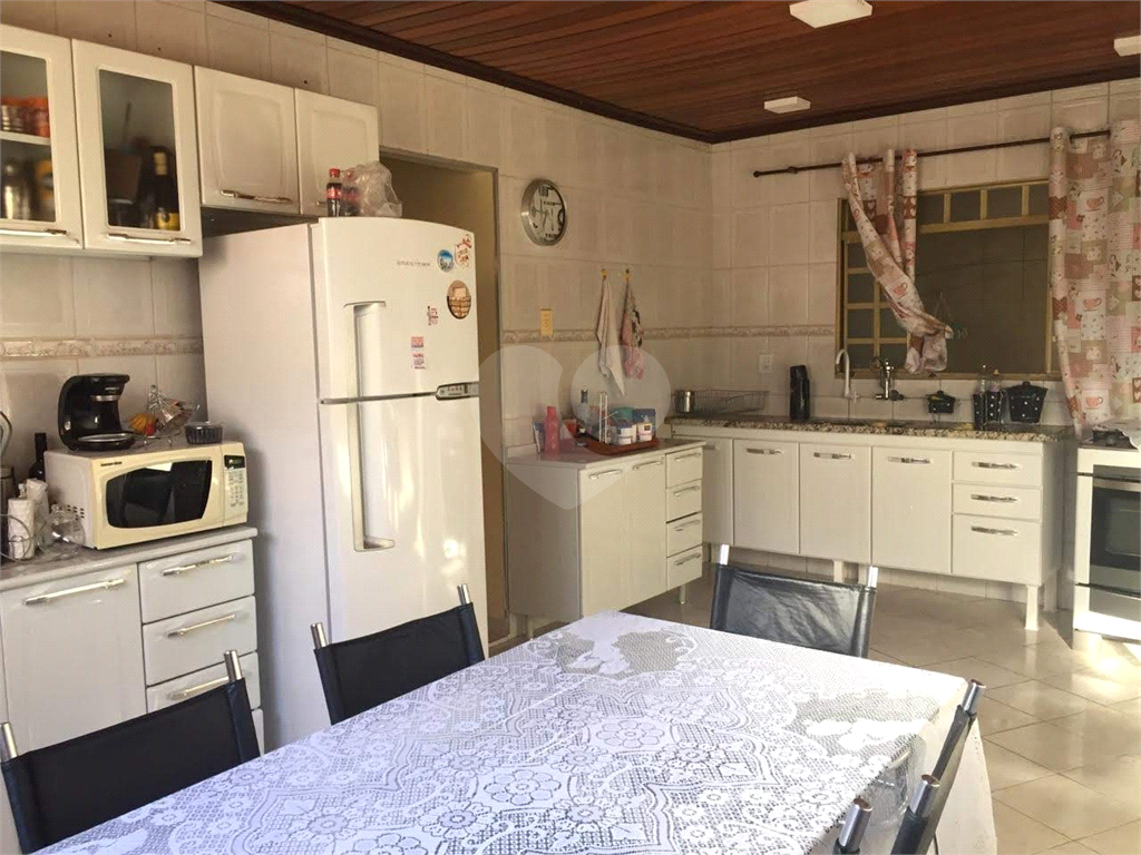 Casa à venda com 3 quartos, 174m² - Foto 1