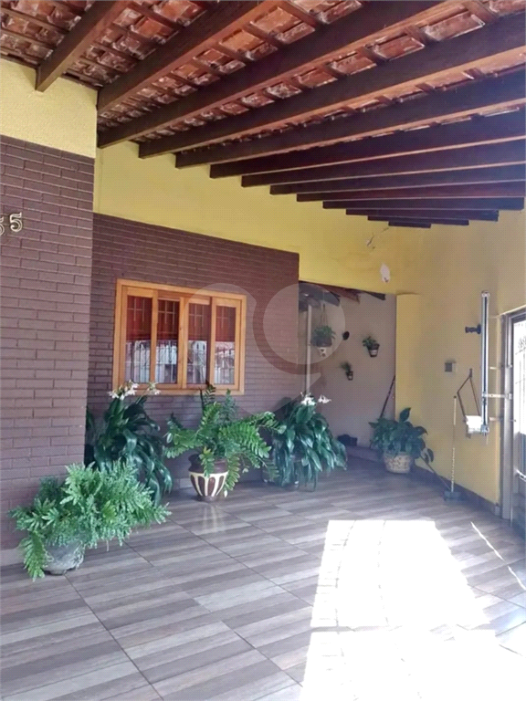 Casa à venda com 3 quartos, 200m² - Foto 2