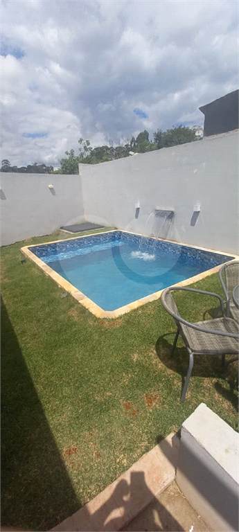 Casa com piscina em Mairiporã