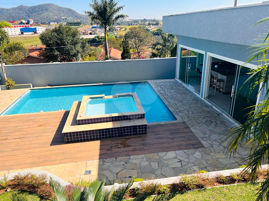 Casa à venda com 3 quartos, 350m² - Foto 2