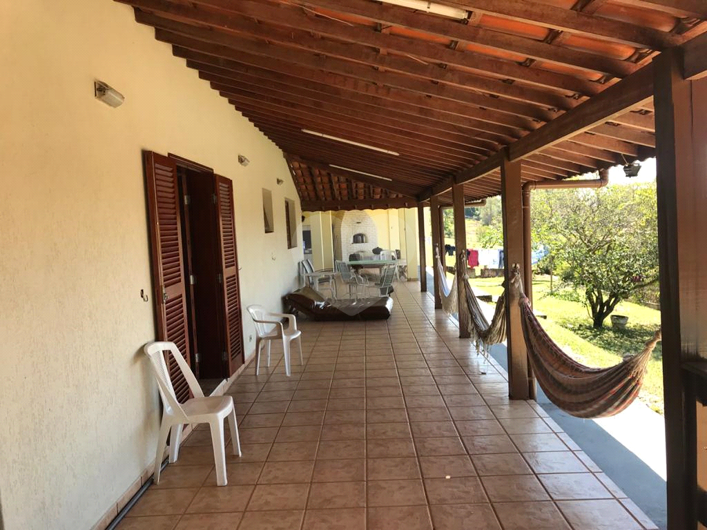 Linda chácara á venda em condomíneo fechado na cidade de Bragança Paulista -SP