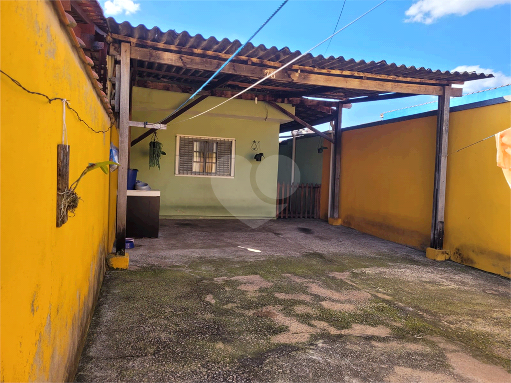 Casa à venda com 3 quartos, 80m² - Foto 1