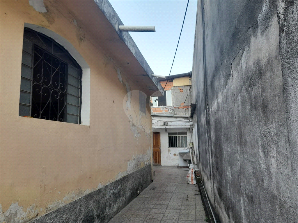 Casa com 187 m2 - Pq Edu Chaves e terrreno com 300 metros - com 4 casas construidas, e 3 vagas .