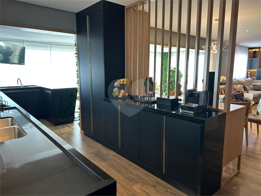 Cobertura mobiliada à venda no Butantã de 171 m², 3 suítes, varanda gourmet, 5 banheiros, 3 vagas
