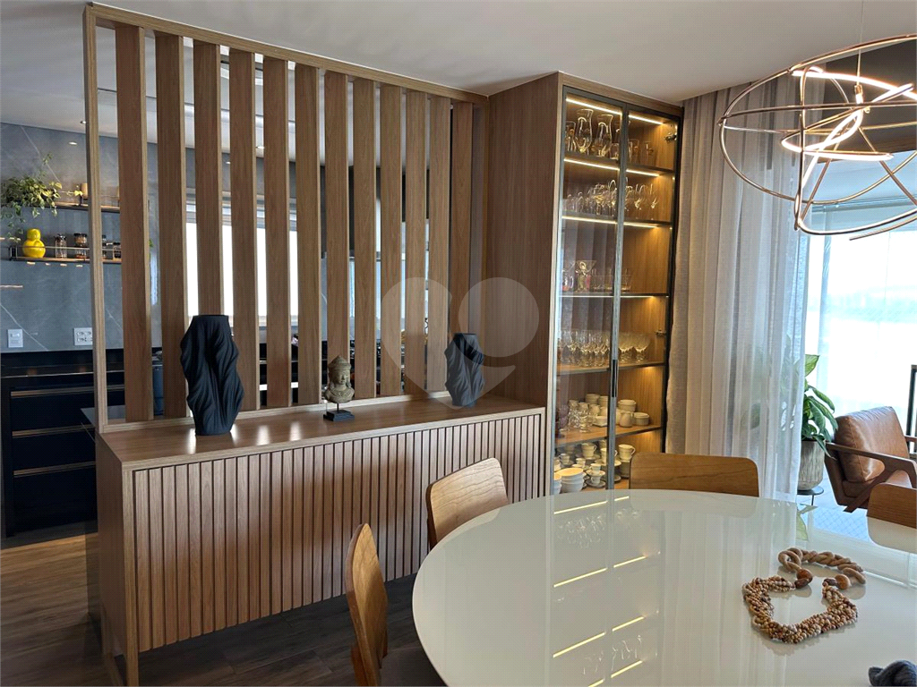 Cobertura mobiliada à venda no Butantã de 171 m², 3 suítes, varanda gourmet, 5 banheiros, 3 vagas