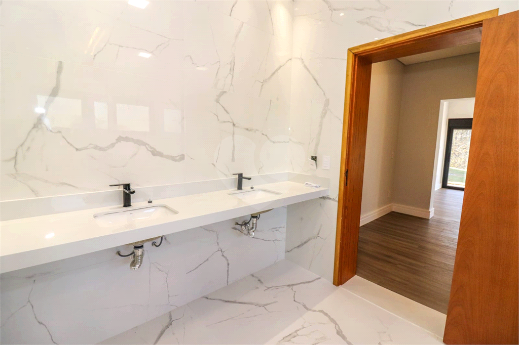 Casa de Condomínio à venda com 4 quartos, 275m² - Foto 57