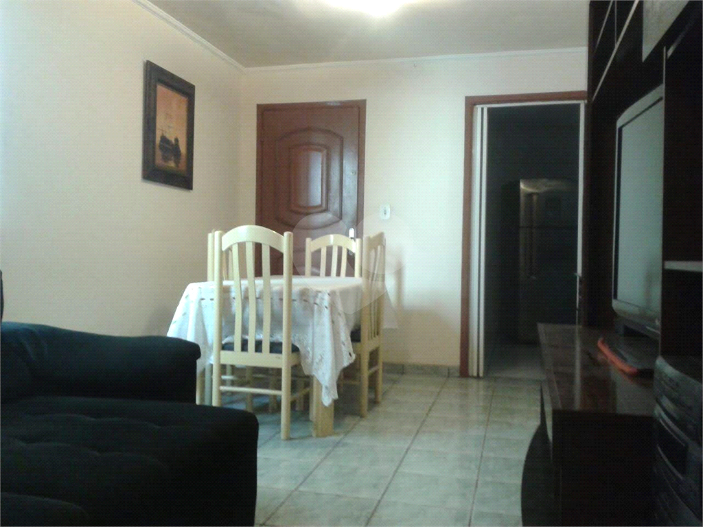 APARTAMENTO em JARDIM GUARULHOS