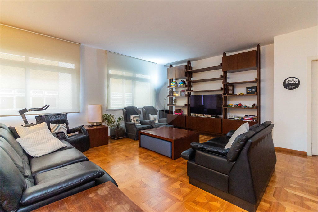 APARTAMENTO À VENDA COM 230M2 - 3 QUARTOS - 2 VAGAS EM HIGIENÓPOLIS.