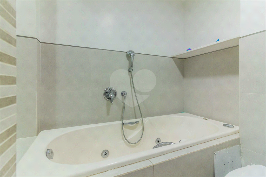 APARTAMENTO À VENDA COM 230M2 - 3 QUARTOS - 2 VAGAS EM HIGIENÓPOLIS.