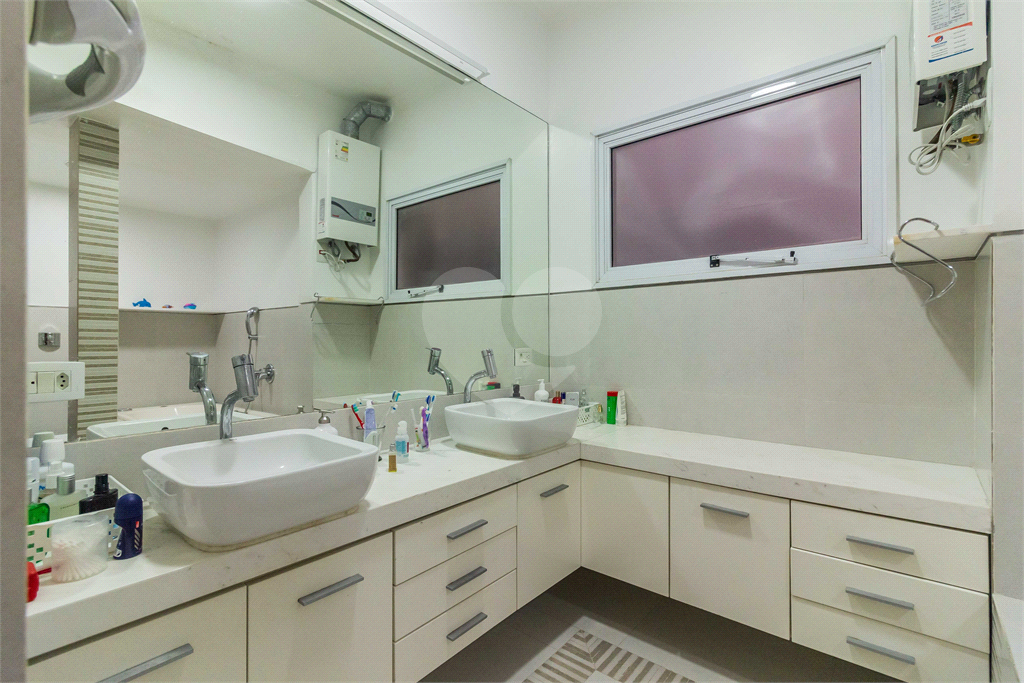 APARTAMENTO À VENDA COM 230M2 - 3 QUARTOS - 2 VAGAS EM HIGIENÓPOLIS.