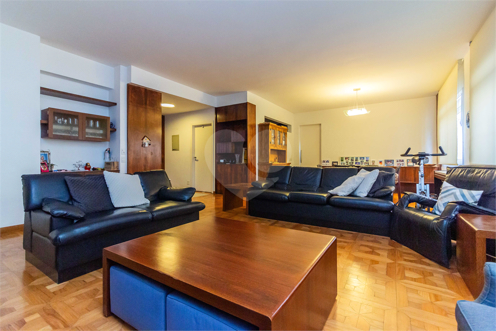 APARTAMENTO À VENDA COM 230M2 - 3 QUARTOS - 2 VAGAS EM HIGIENÓPOLIS.