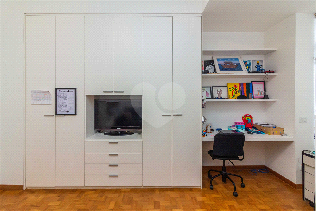 APARTAMENTO À VENDA COM 230M2 - 3 QUARTOS - 2 VAGAS EM HIGIENÓPOLIS.