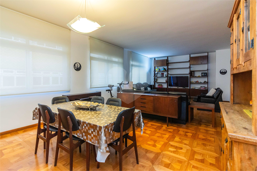 APARTAMENTO À VENDA COM 230M2 - 3 QUARTOS - 2 VAGAS EM HIGIENÓPOLIS.