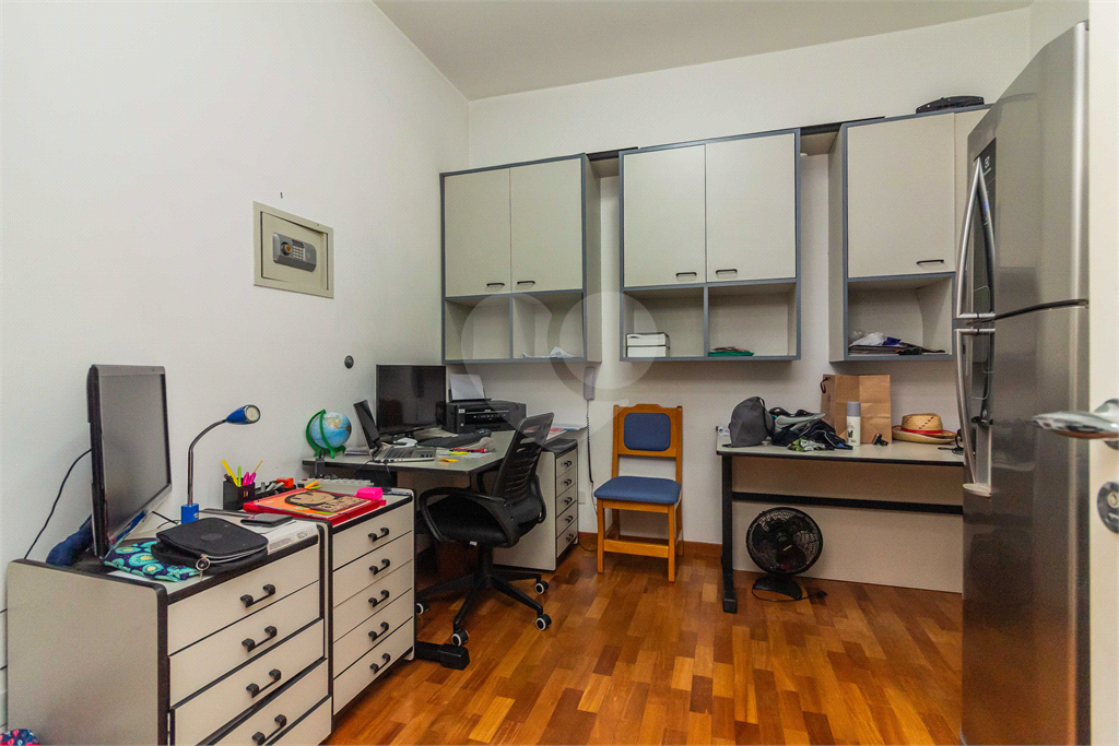 APARTAMENTO À VENDA COM 230M2 - 3 QUARTOS - 2 VAGAS EM HIGIENÓPOLIS.