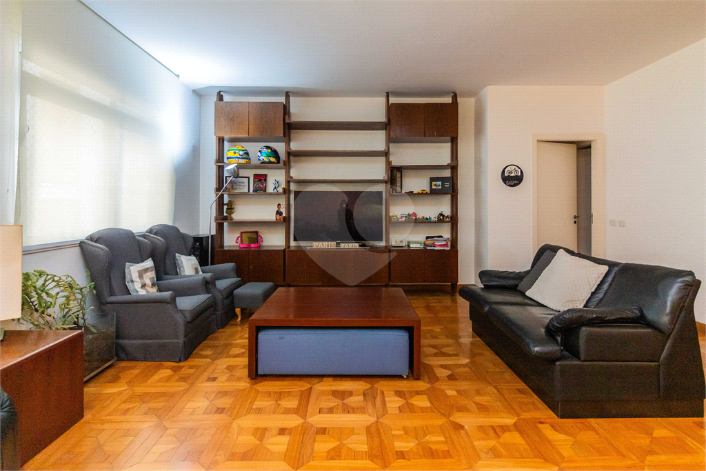 APARTAMENTO À VENDA COM 230M2 - 3 QUARTOS - 2 VAGAS EM HIGIENÓPOLIS.