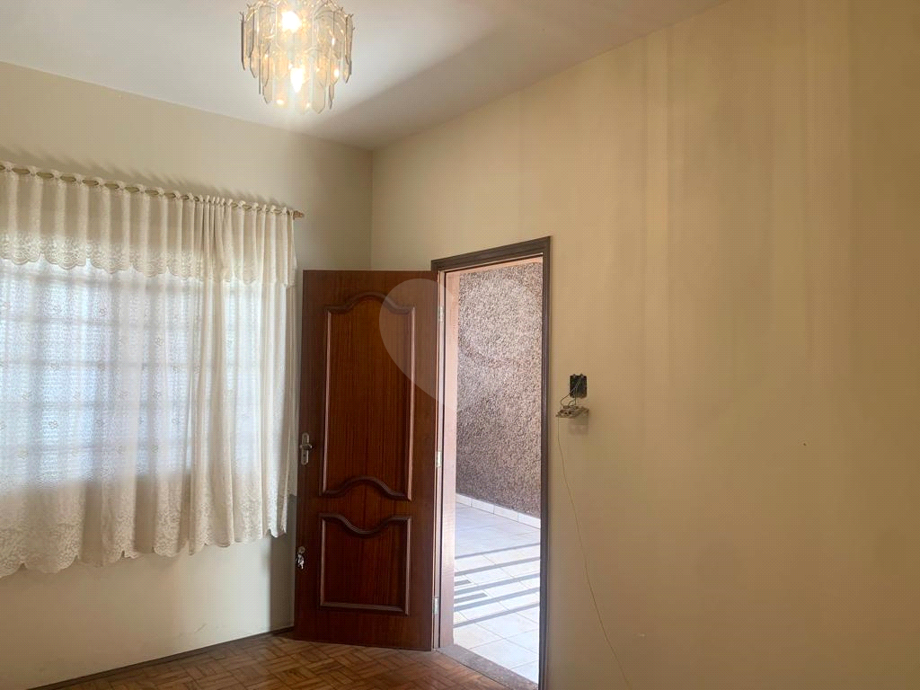 Casa à venda com 3 quartos, 244m² - Foto 1