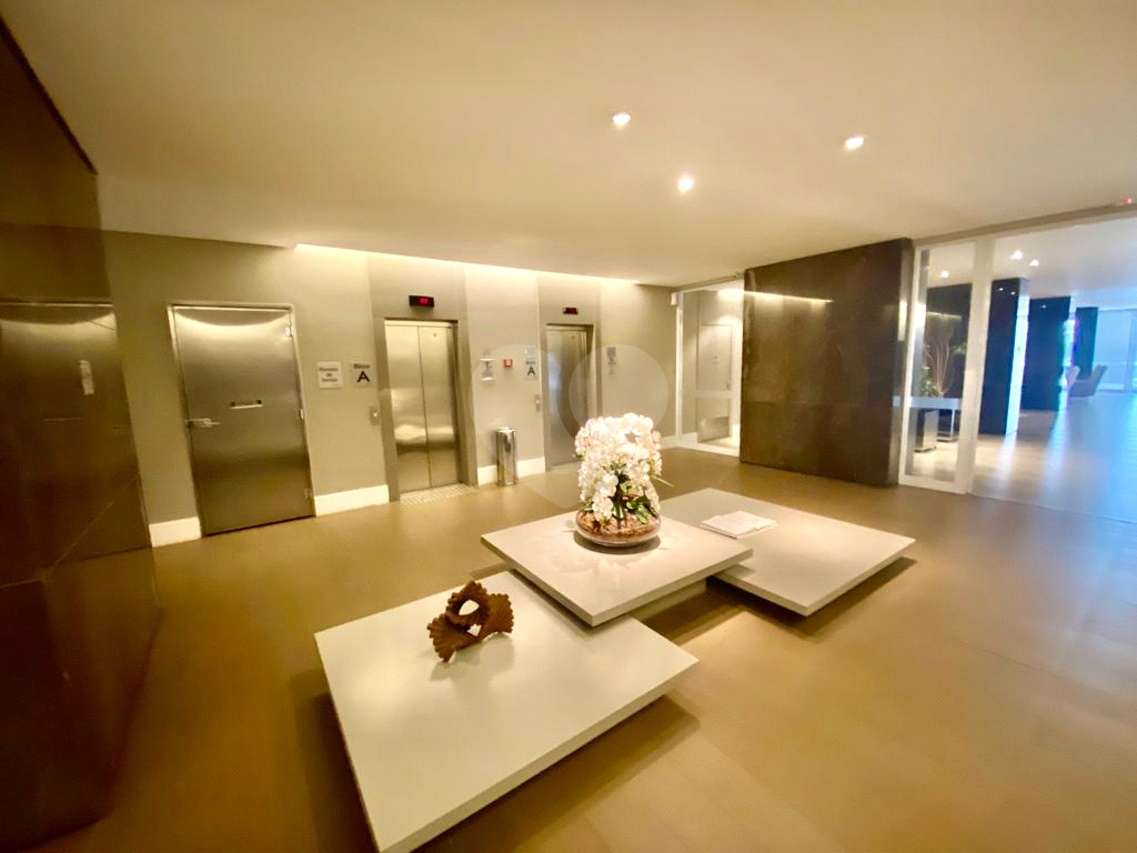 APARTAMENTO em CONSOLAÇÃO