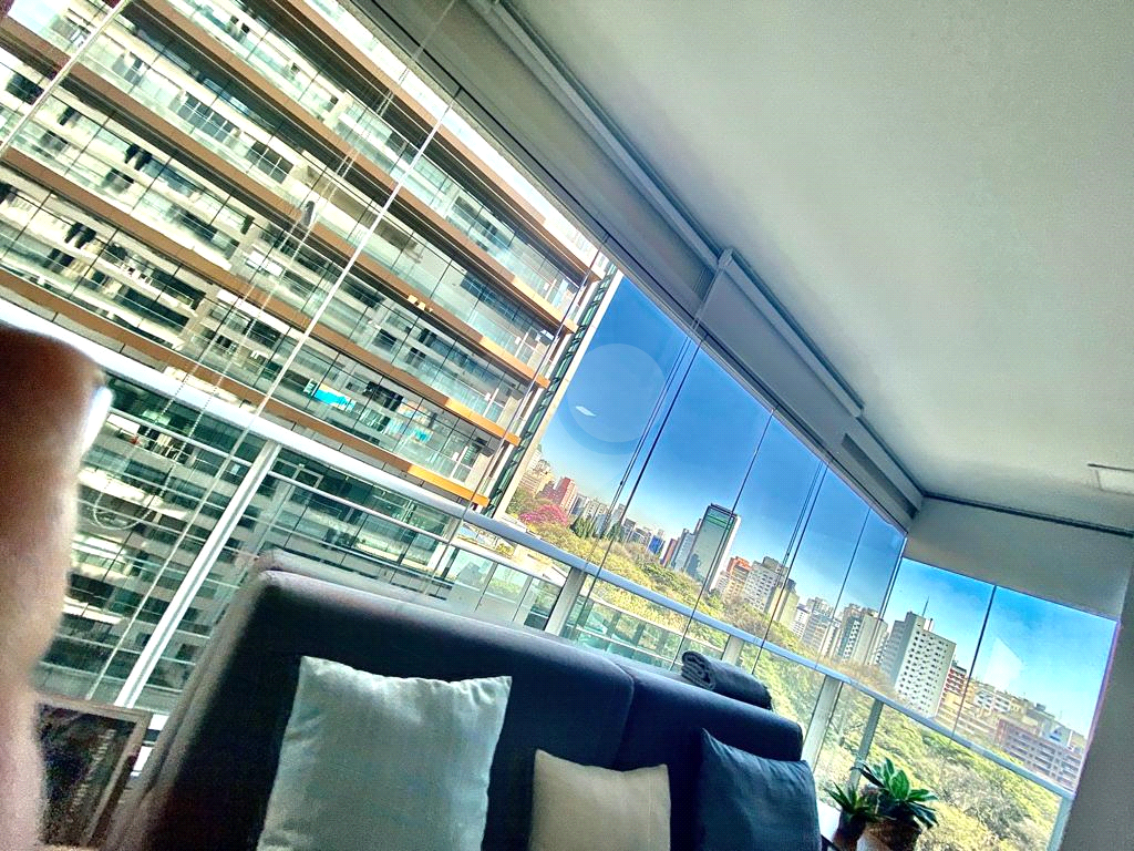 APARTAMENTO em CONSOLAÇÃO