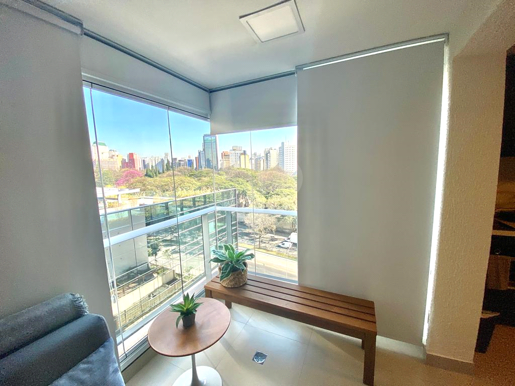 APARTAMENTO em CONSOLAÇÃO