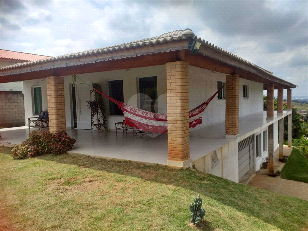 Chácara à venda com 4 quartos, 426m² - Foto 1