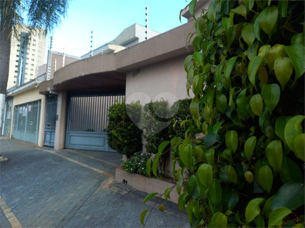 CONDOMÍNIO em VILA CARRÃO