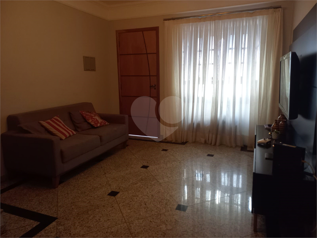 CONDOMÍNIO em VILA CARRÃO