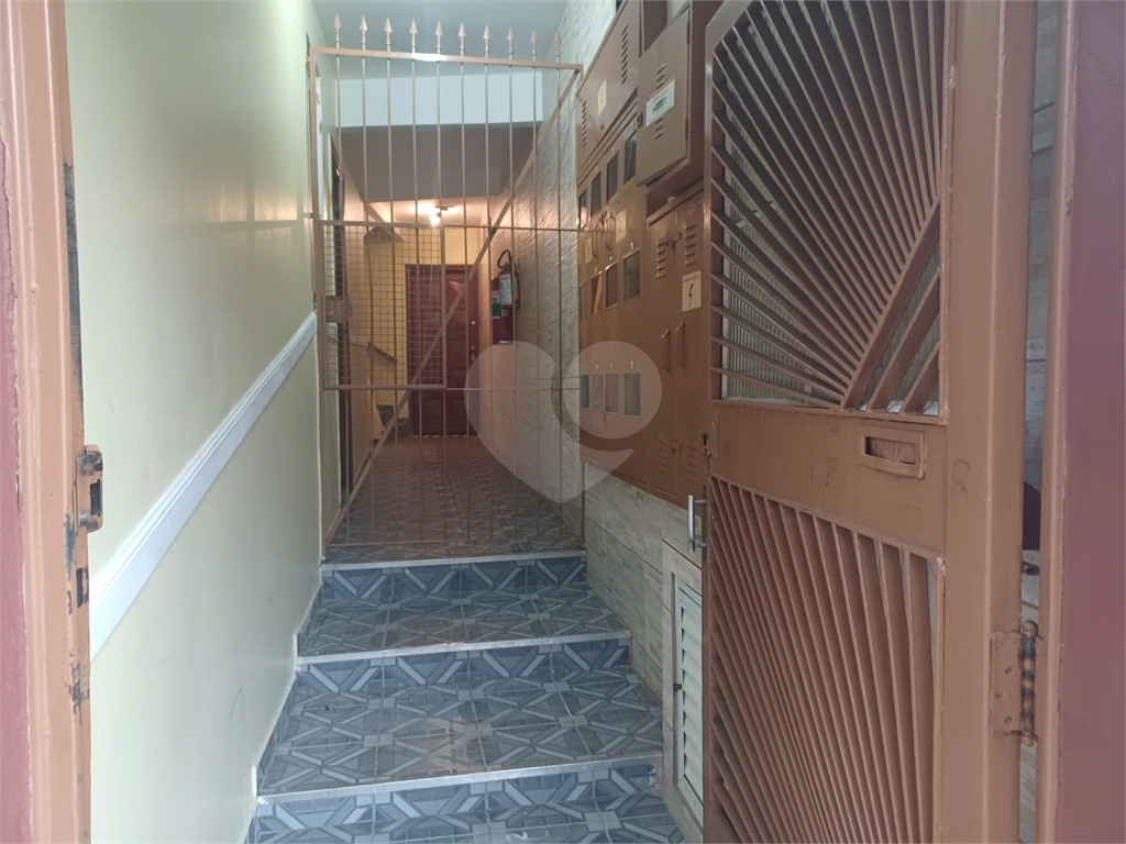 Apartamento super bem localizado, com 01 dormitório e armário embutido