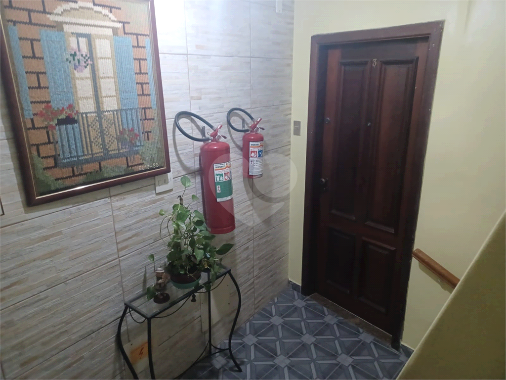 Apartamento super bem localizado, com 01 dormitório e armário embutido