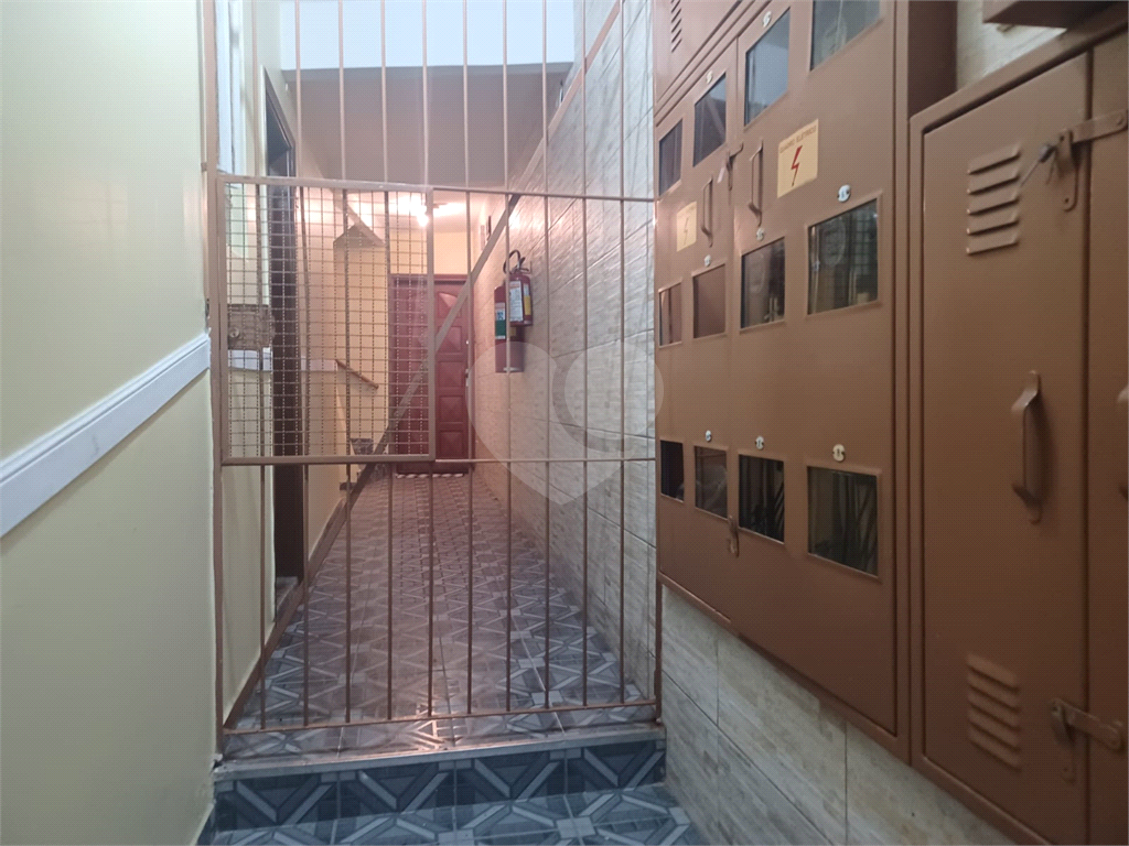 Apartamento super bem localizado, com 01 dormitório e armário embutido