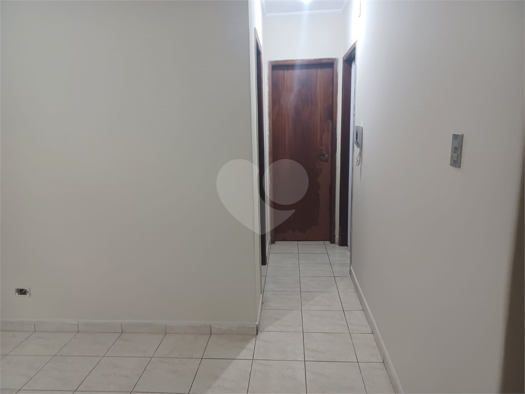 Apartamento super bem localizado, com 01 dormitório e armário embutido