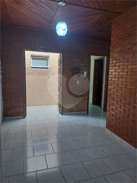 Linda casa térrea a venda com 3 dormitórios na cidade de Bragança Paulista-SP