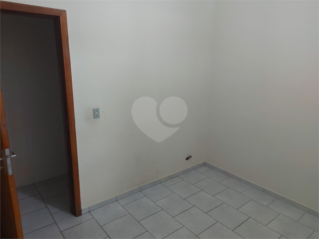 Linda casa térrea a venda com 3 dormitórios na cidade de Bragança Paulista-SP