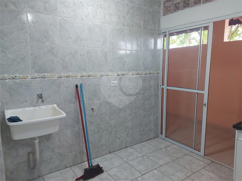 Linda casa térrea a venda com 3 dormitórios na cidade de Bragança Paulista-SP