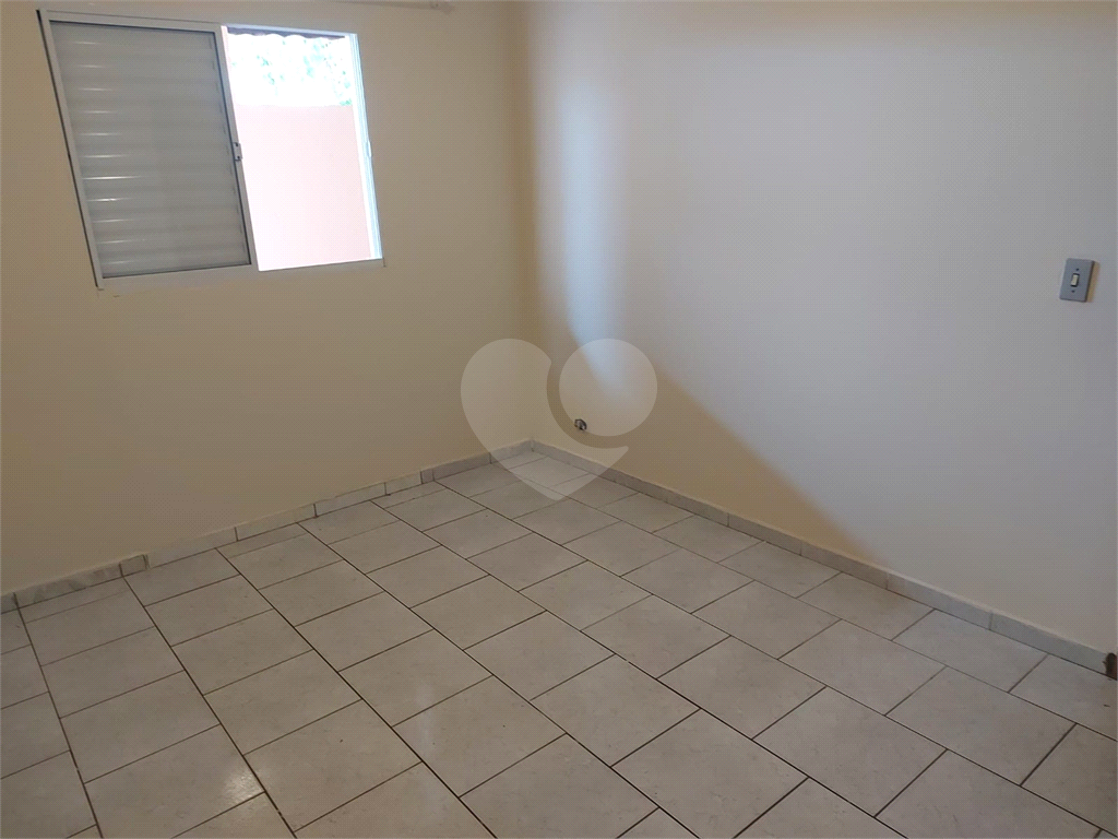 Linda casa térrea a venda com 3 dormitórios na cidade de Bragança Paulista-SP