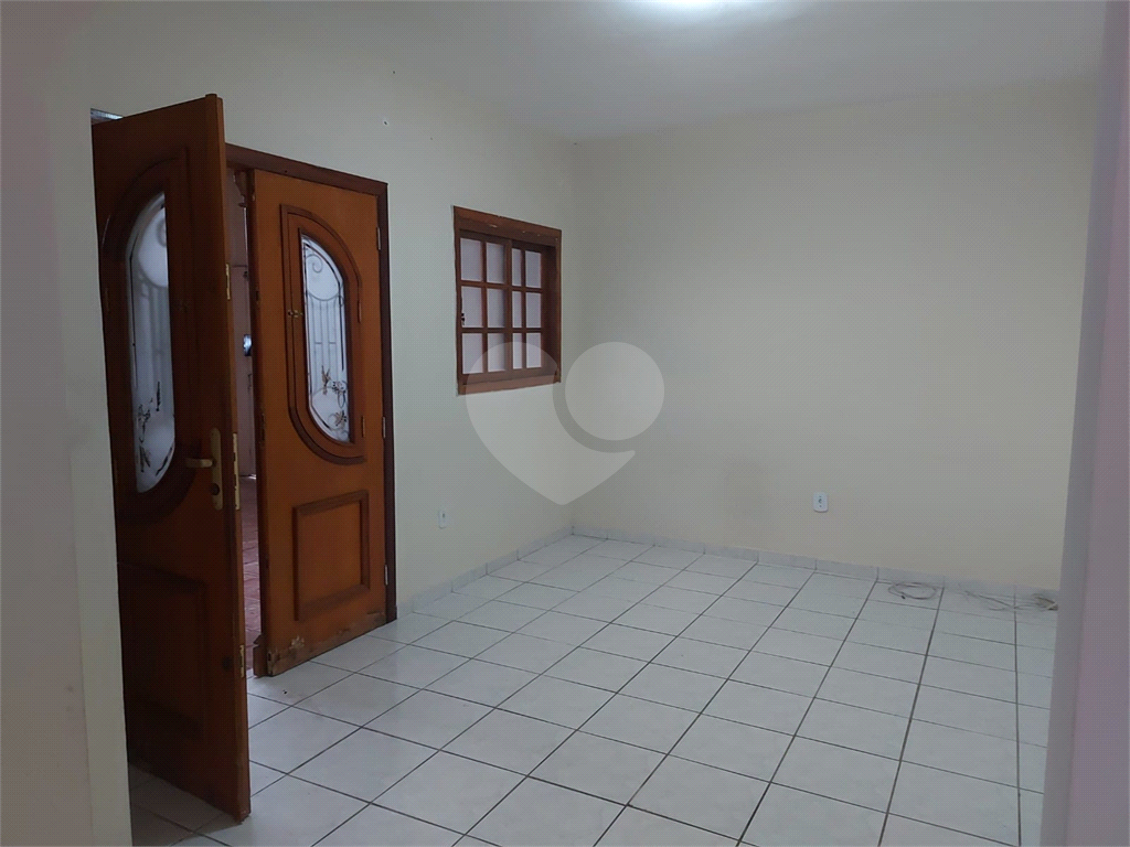 Linda casa térrea a venda com 3 dormitórios na cidade de Bragança Paulista-SP