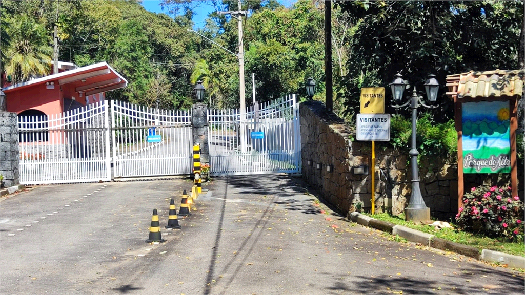 Excelente Sobrado em Condomínio Fechado 