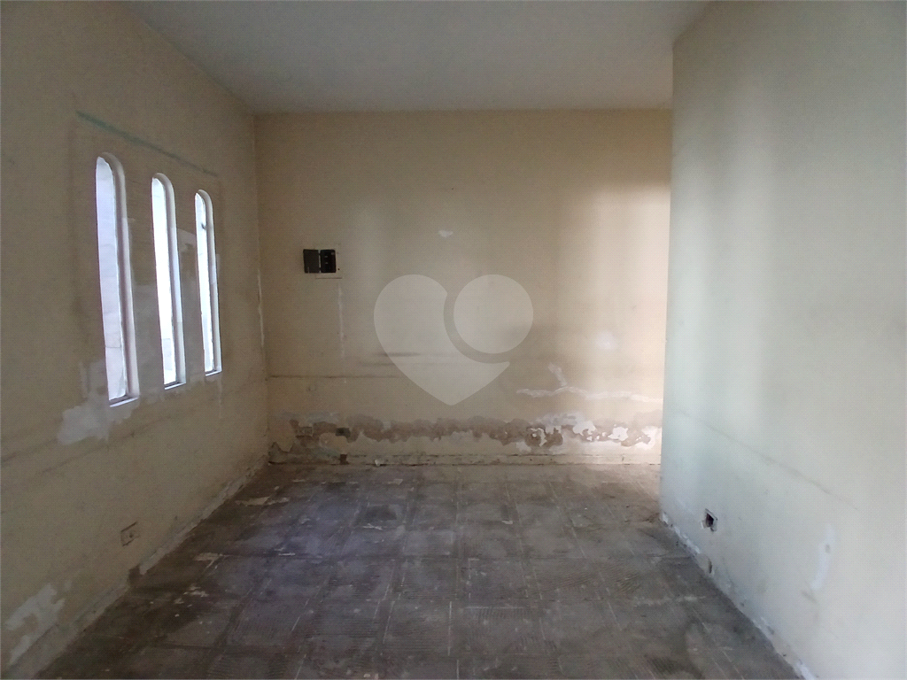 Casa comercial para venda a passos da Braz Leme