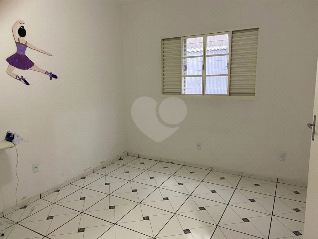 Linda casa térrea á venda com 3 dormitórios na cidade de Bragança Paulista-SP