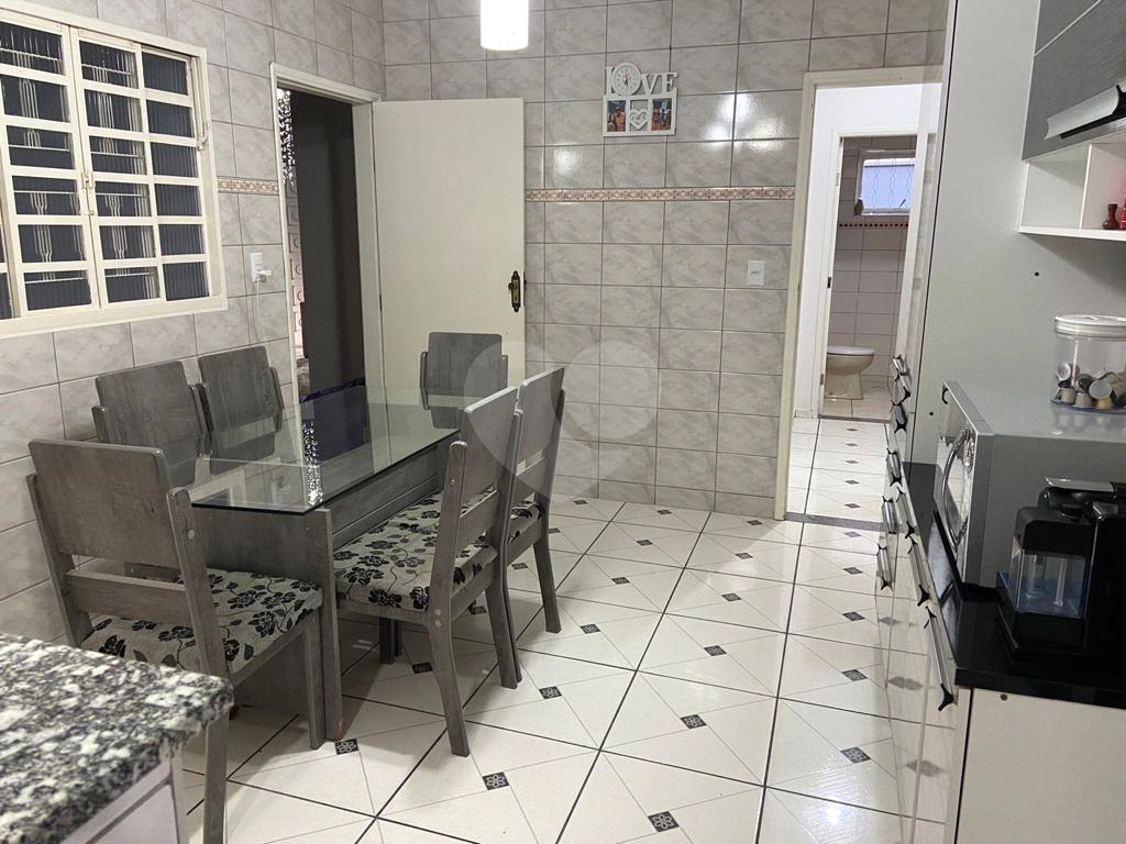 Linda casa térrea á venda com 3 dormitórios na cidade de Bragança Paulista-SP