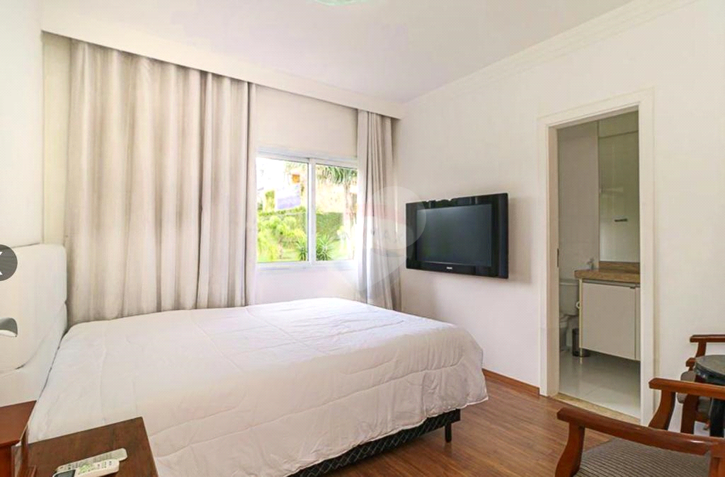 Mansão com lazer no Condomínio Burle Marx