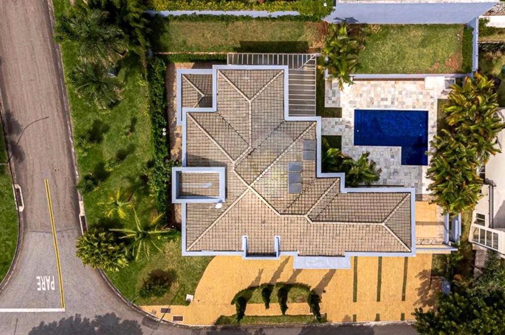 Mansão com lazer no Condomínio Burle Marx