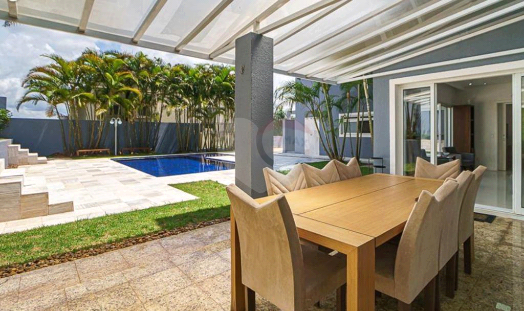 Mansão com lazer no Condomínio Burle Marx