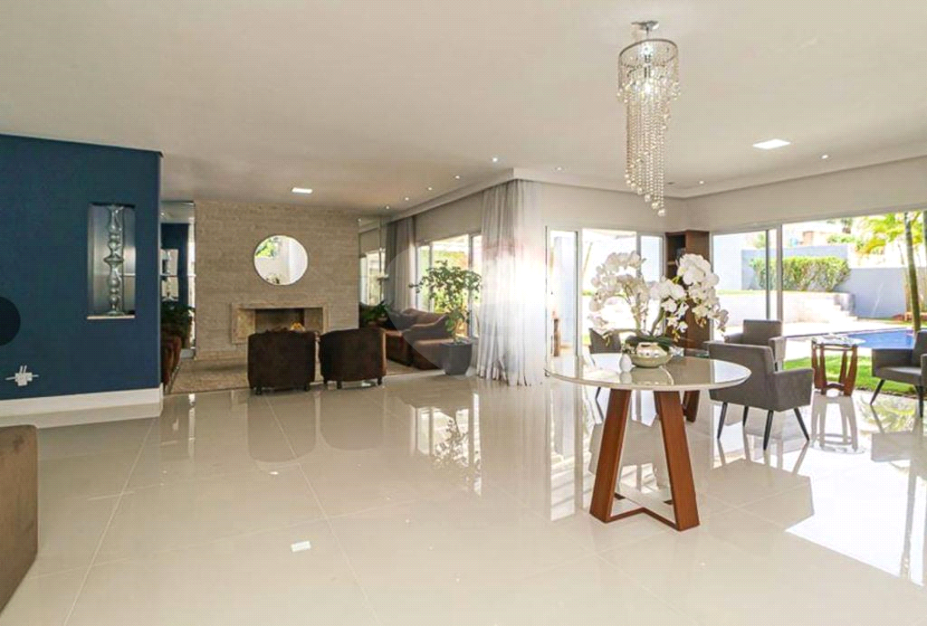 Mansão com lazer no Condomínio Burle Marx