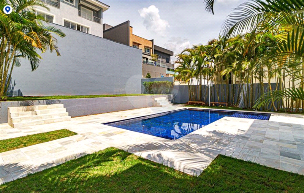 Mansão com lazer no Condomínio Burle Marx