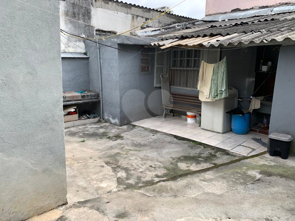 São três casas em único terreno no Ipiranga, pertinho do metrô Santos- Imigrantes.