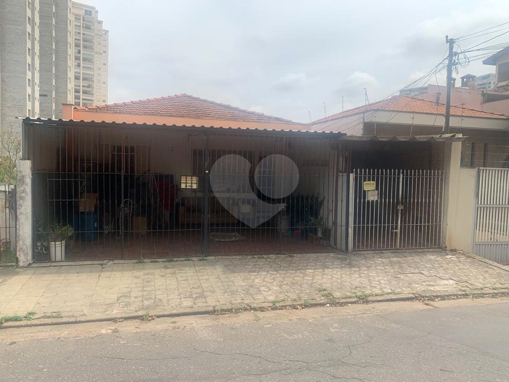 São três casas em único terreno no Ipiranga, pertinho do metrô Santos- Imigrantes.