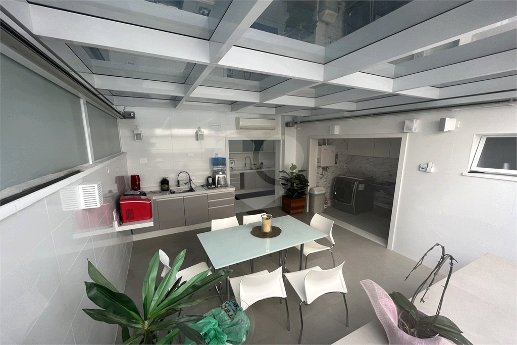 Apartamento garden finamente decorado e acabamento primoroso com 150 m² na Barra Funda, com 2 suítes