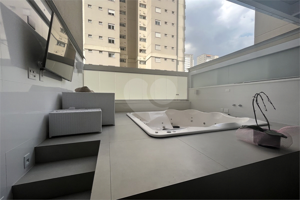 Apartamento garden finamente decorado e acabamento primoroso com 150 m² na Barra Funda, com 2 suítes